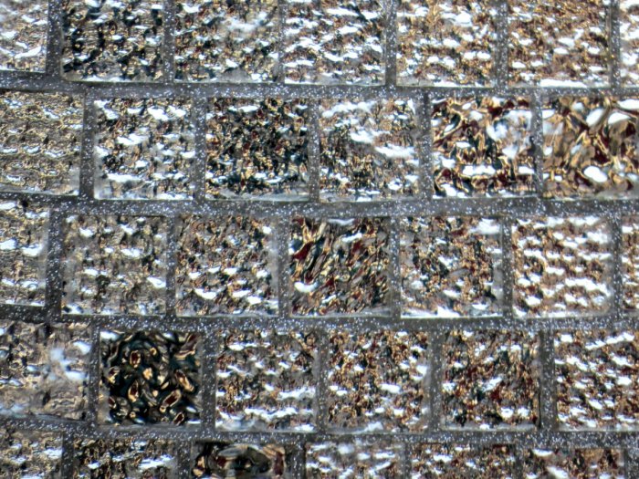 Стеклянная плитка как элемент интерьера – плюсы и минусы