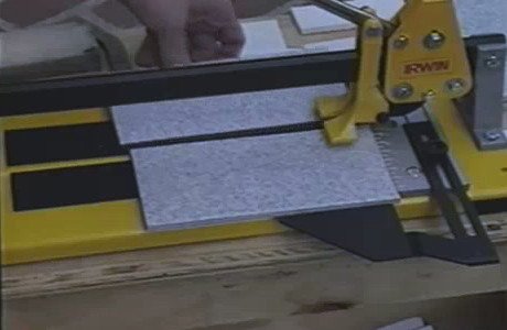 Разрезывание керамики с помощью болгарки